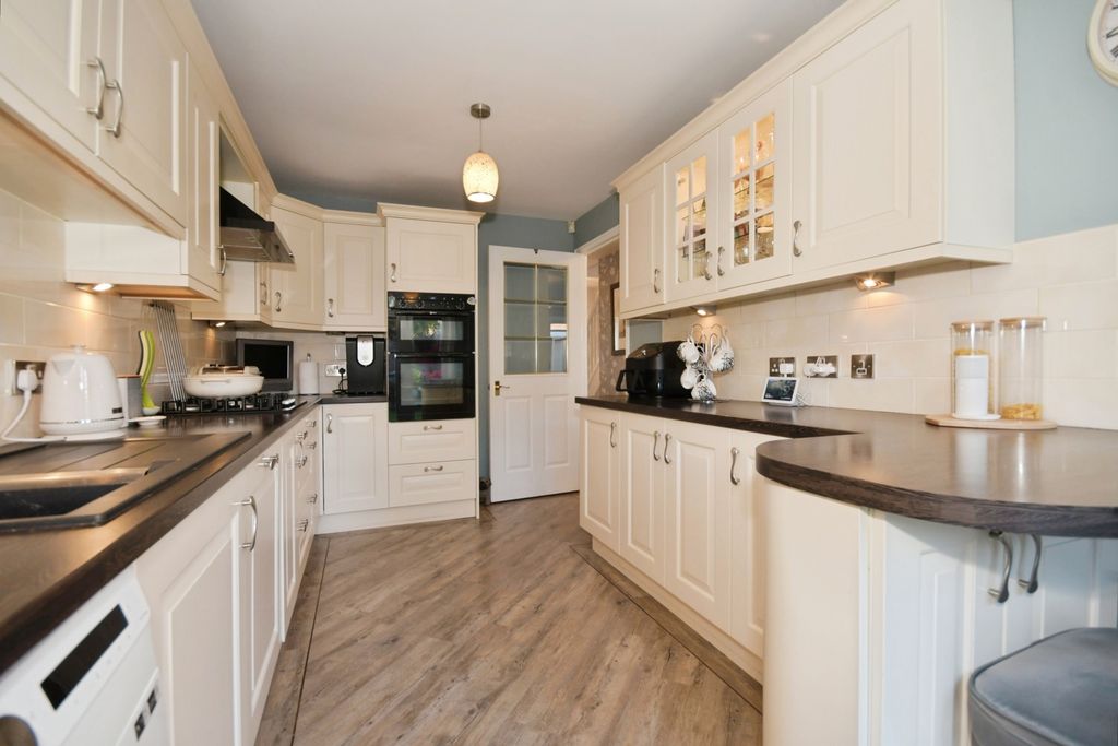 Property photo 2 of 17 Photo