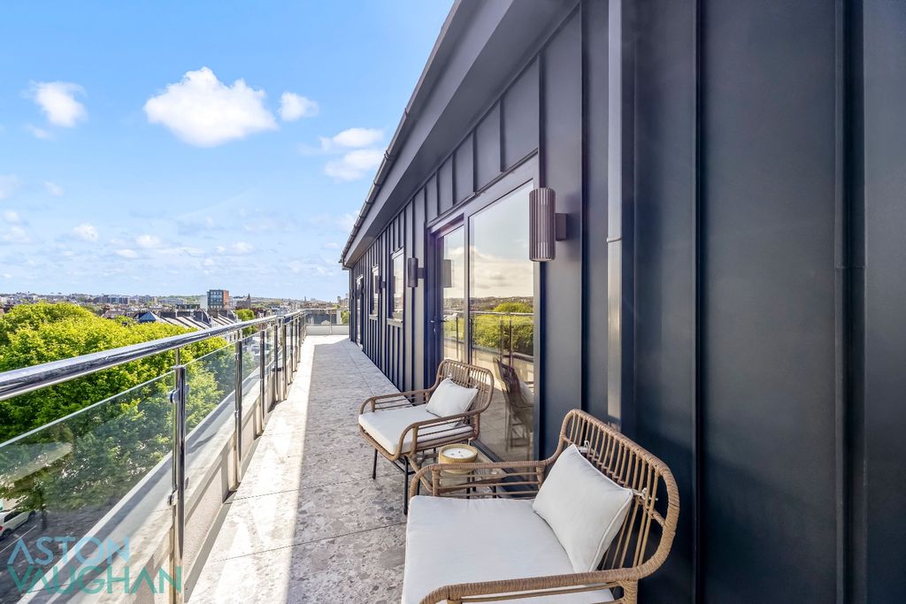 Property photo 1 of 44 5528080