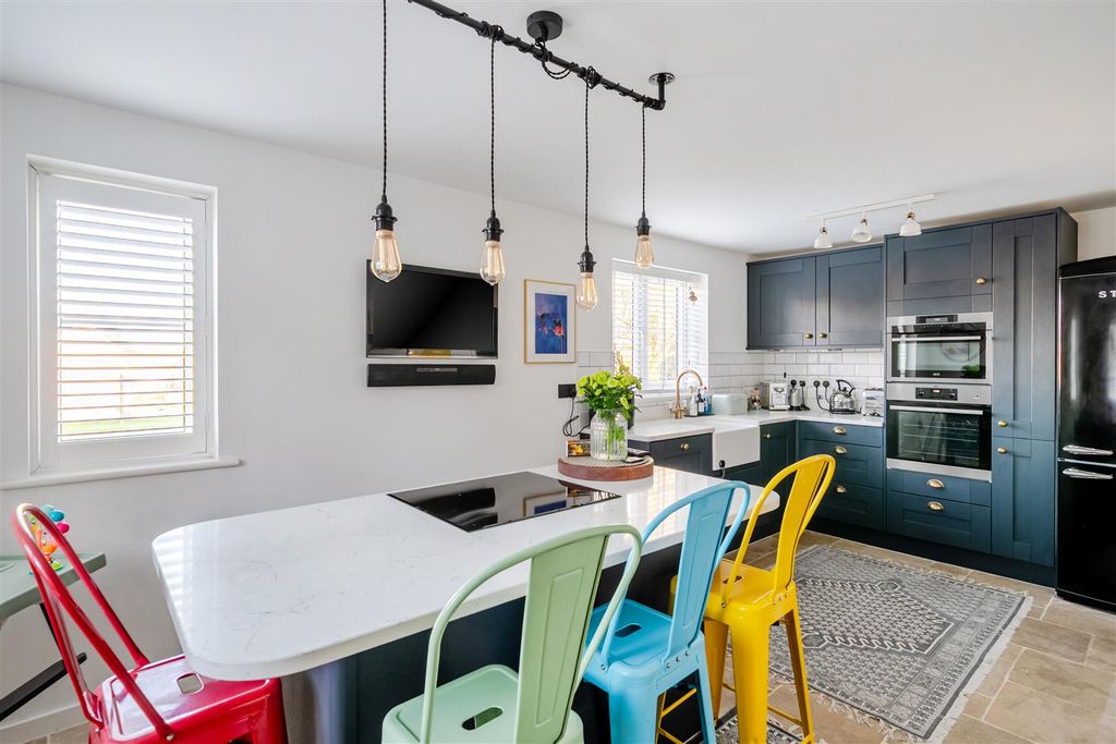 Property photo 2 of 24 Kitchen/Dining Room