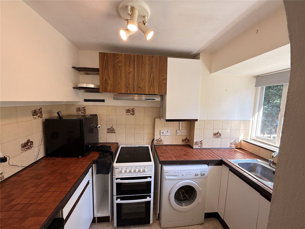 Property photo 3 of 7 Kitchen