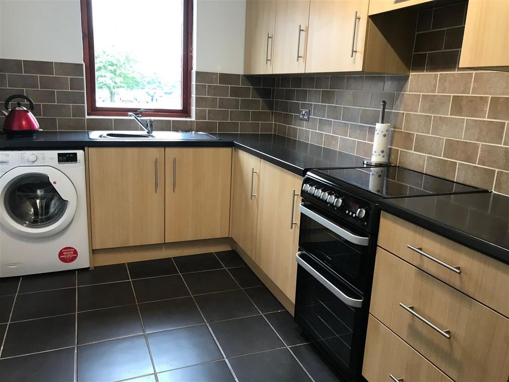 Property photo 3 of 7 Kitchen