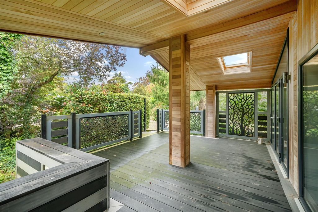 Property photo 1 of 18 Lodge21 Veranda.Jpg