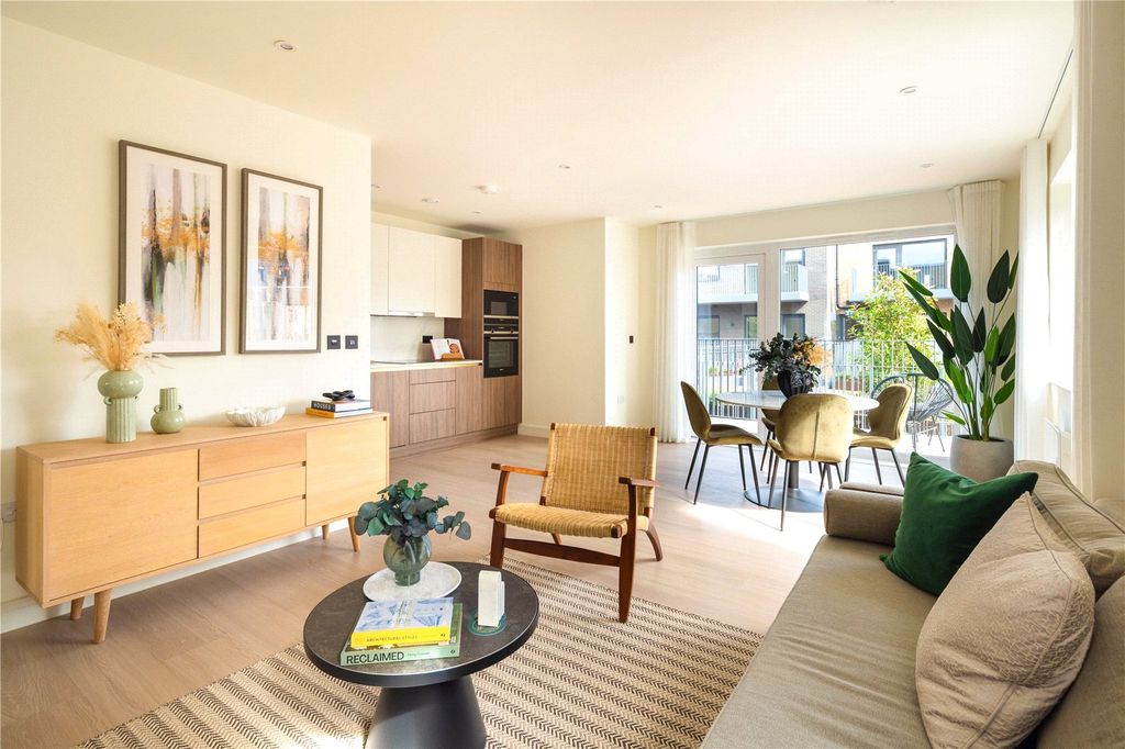 Property photo 1 of 15 Living Room