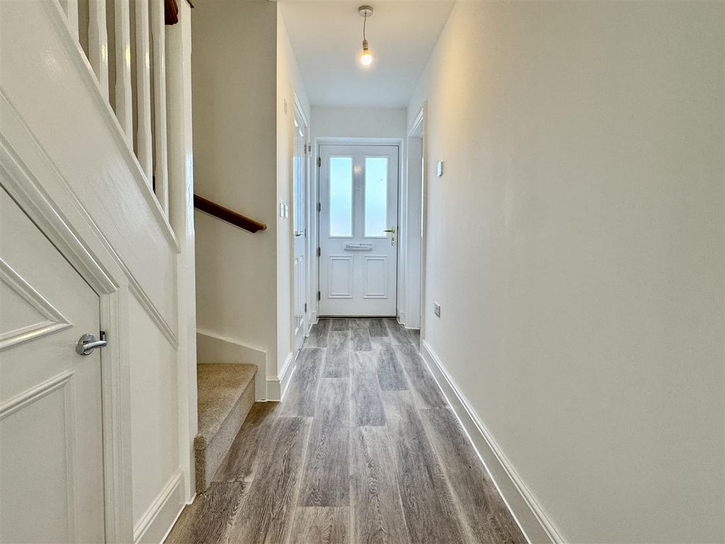 Property photo 3 of 41 No 8 Hallway