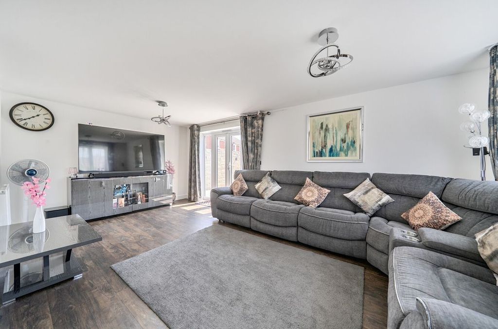 Property photo 3 of 18 148847810