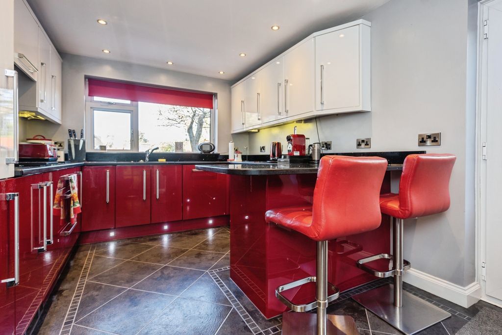 Property photo 3 of 21