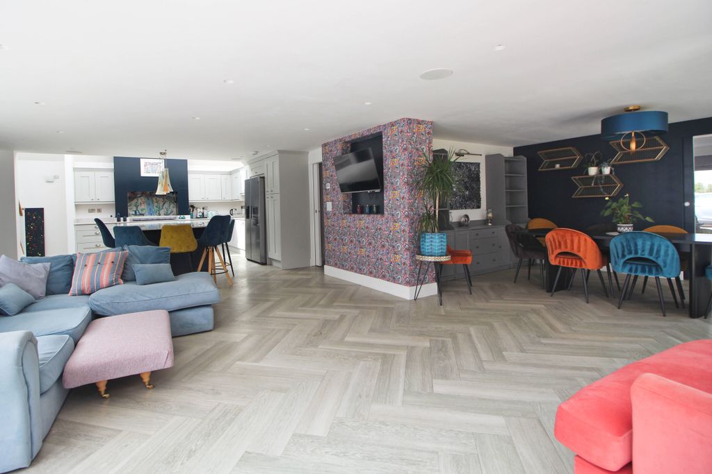 Property photo 3 of 36 Open Plan Interior