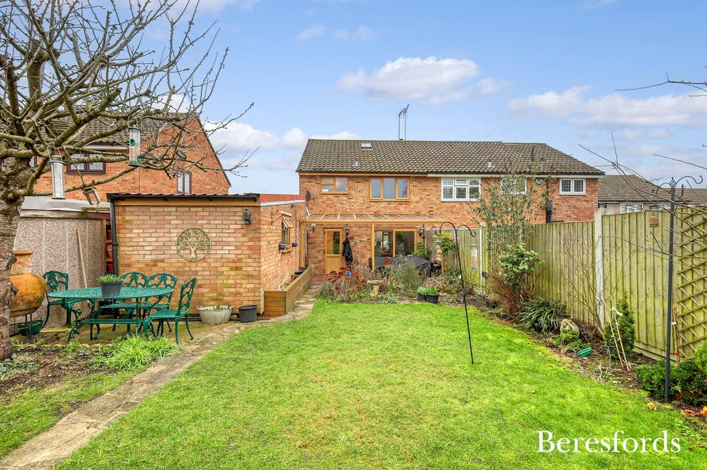 Property photo 2 of 12 Garden