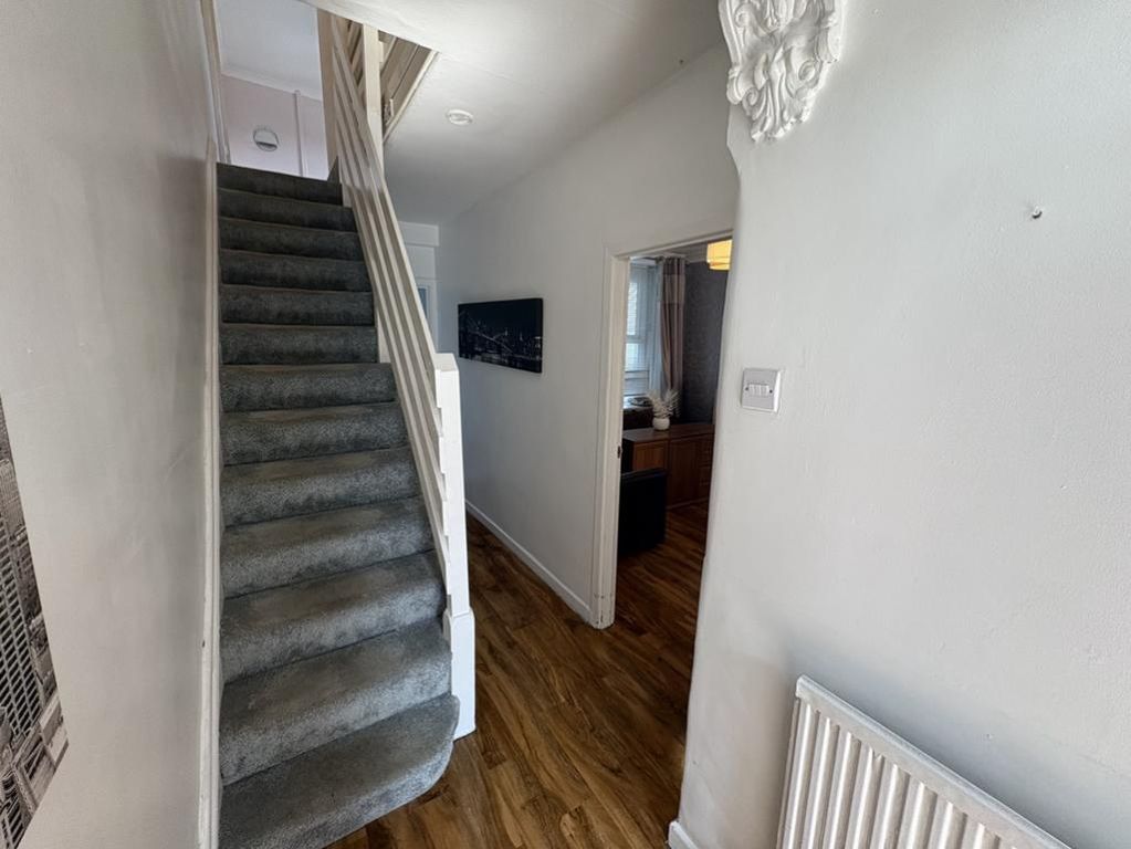 Property photo 3 of 10 Entrance Hall