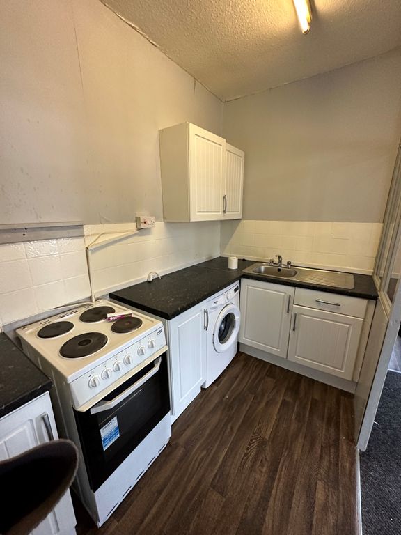 Property photo 3 of 6 Kitchen