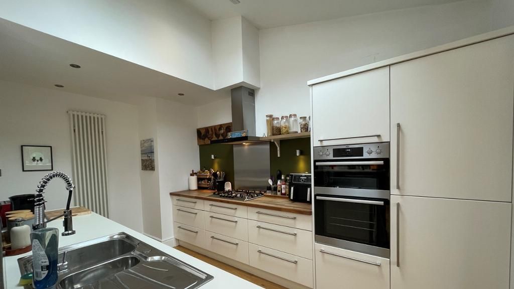Property photo 3 of 15 Kitchen