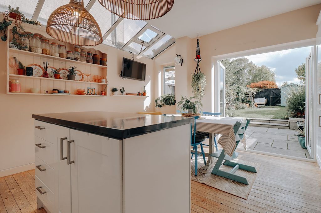 Property photo 3 of 16 Kitchen #1