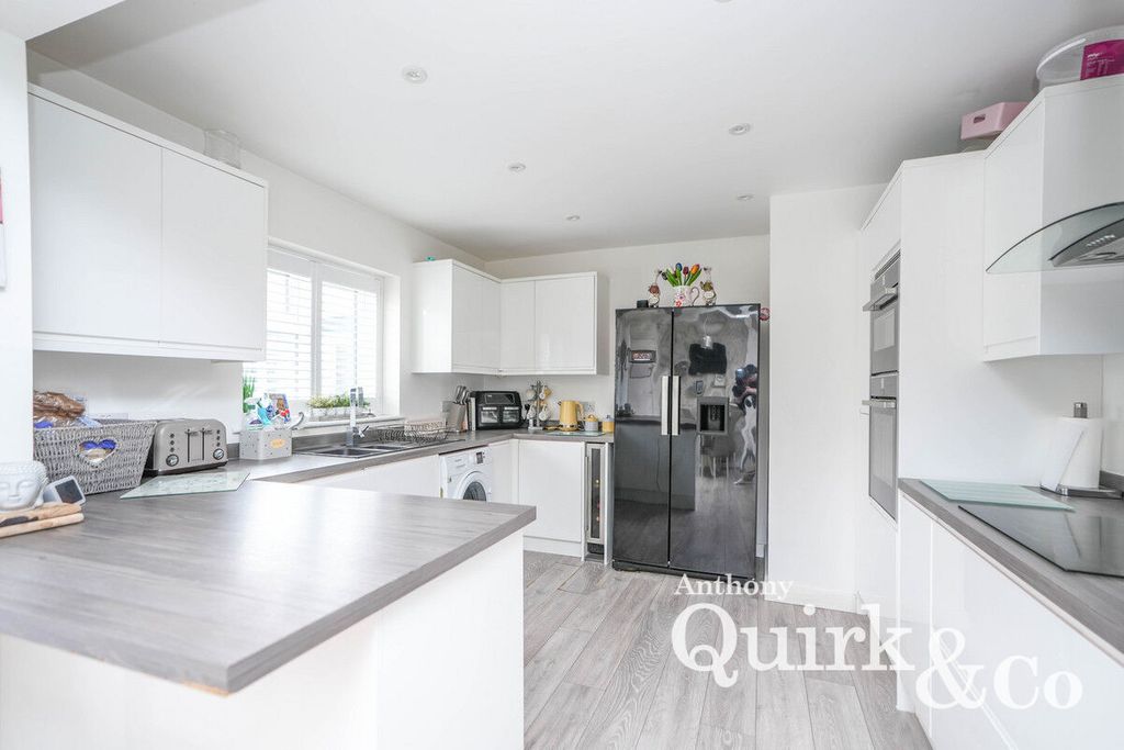 Property photo 3 of 24