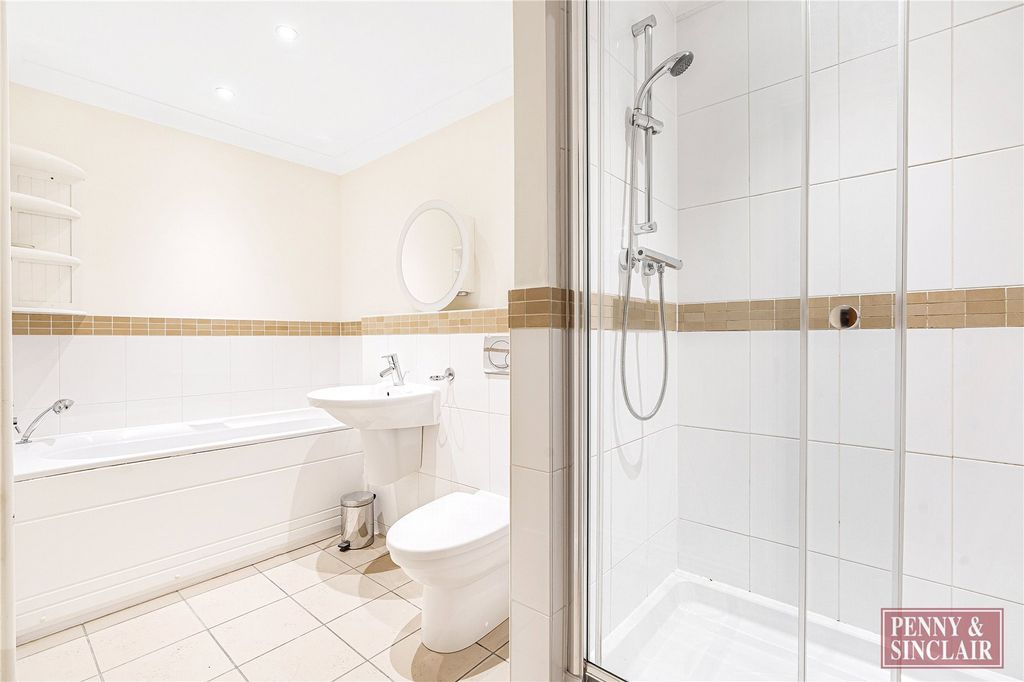 Property photo 3 of 9 Bathroom 1