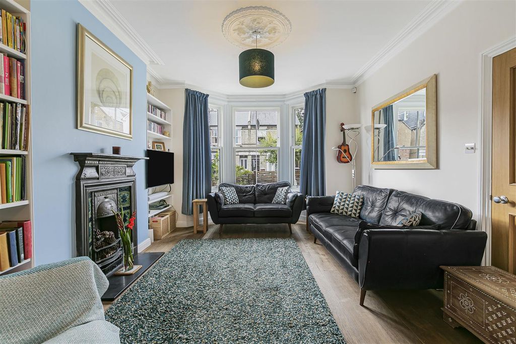 Property photo 3 of 28