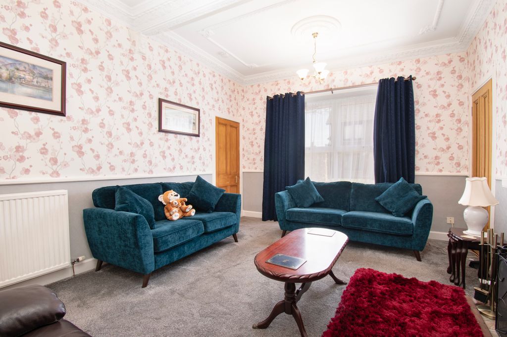 Property photo 2 of 32
