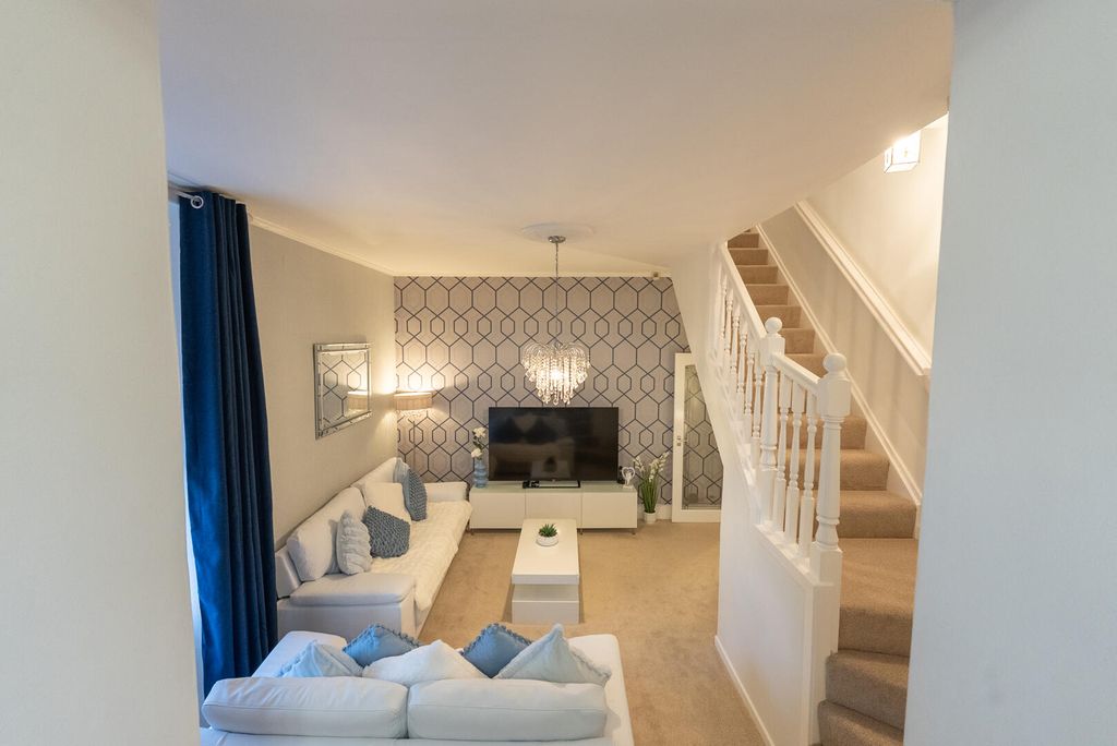 Property photo 1 of 48 Living Room