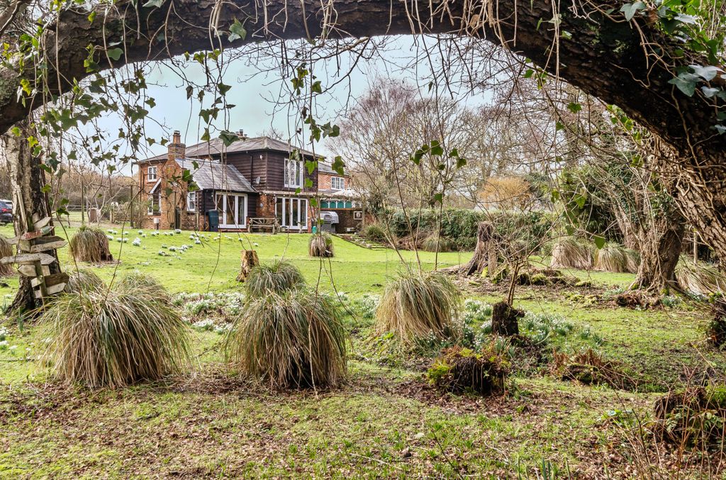 Property photo 1 of 28