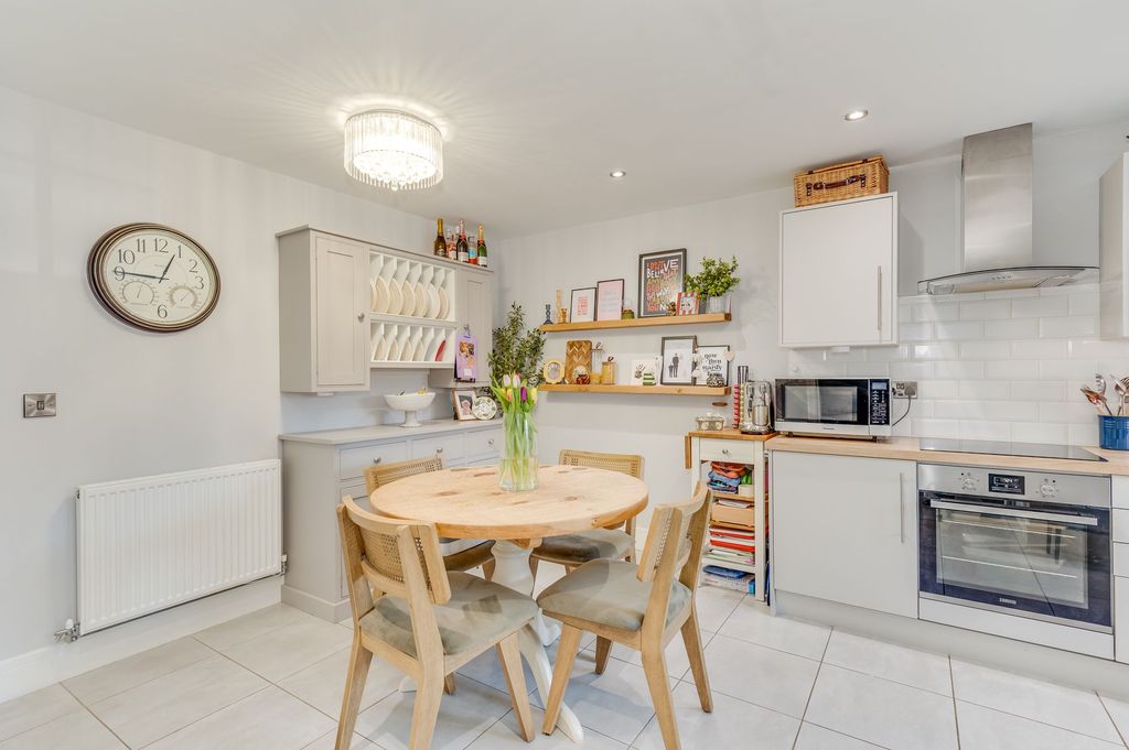 Property photo 3 of 24