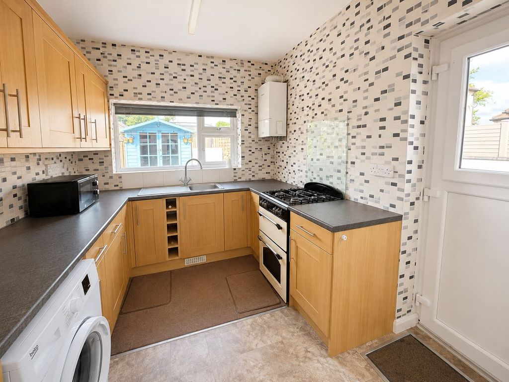 Property photo 2 of 11 Kitchen