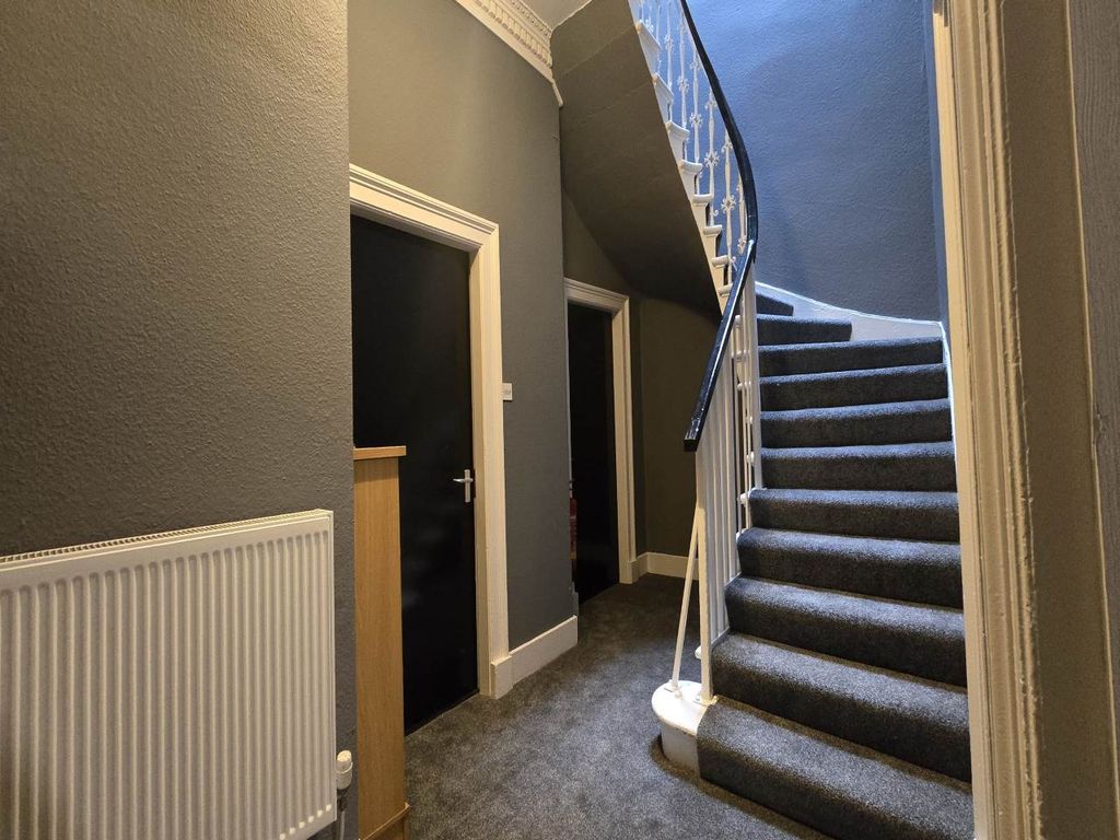 Property photo 2 of 18 Hallway