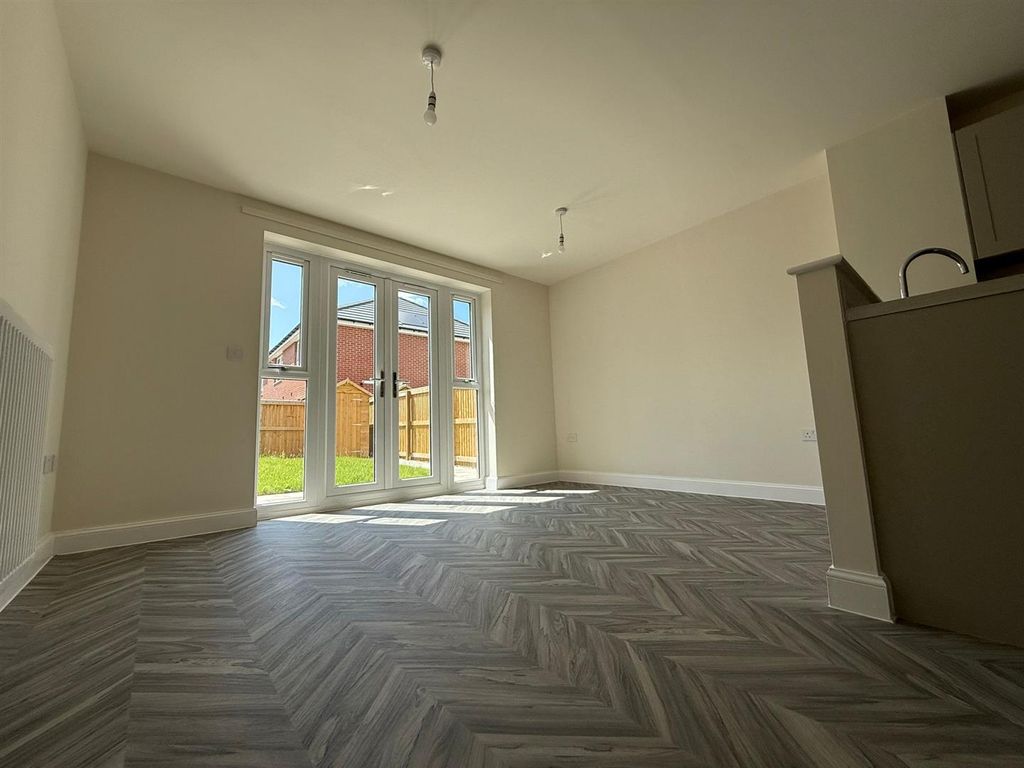Property photo 2 of 17 8B1198B9-ce25-4Cb7-85d4-F1A063378A16.Jpg