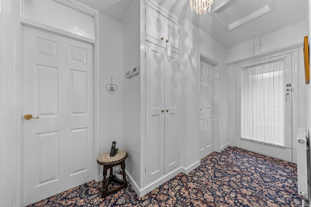 Property photo 2 of 26