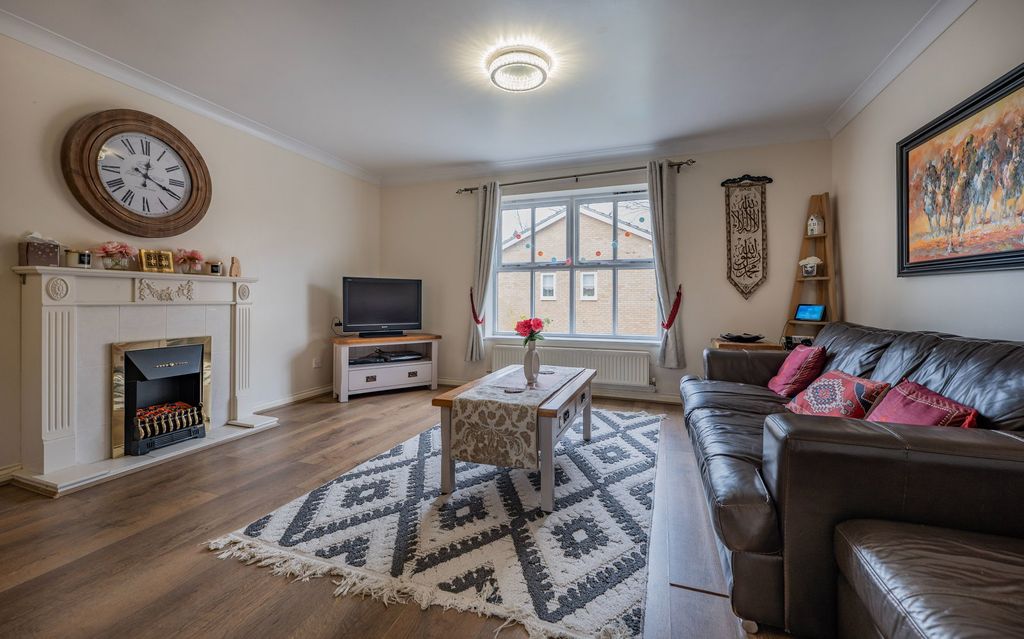 Property photo 3 of 23