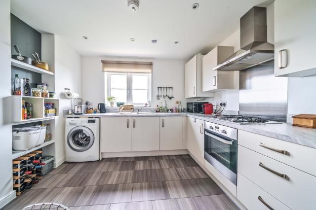 Property photo 3 of 11 Kitchen