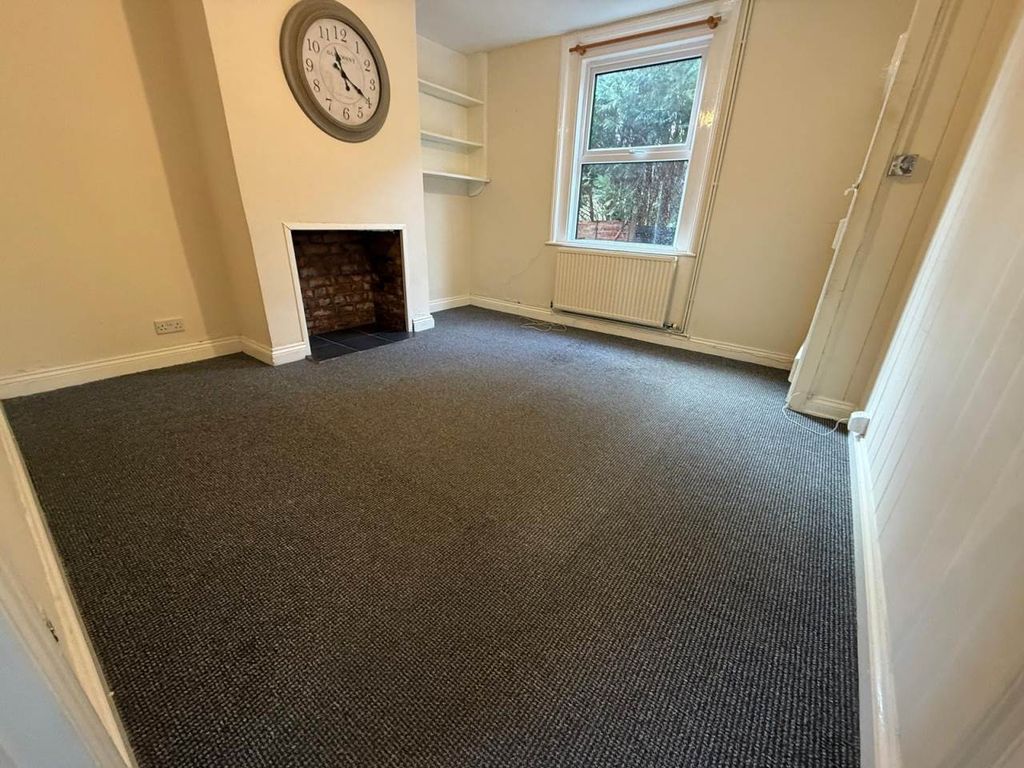 Property photo 3 of 10 Living Room