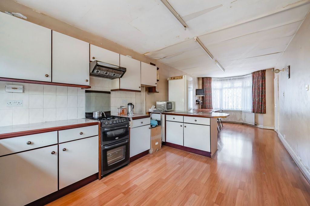 Property photo 2 of 12 Kitchen