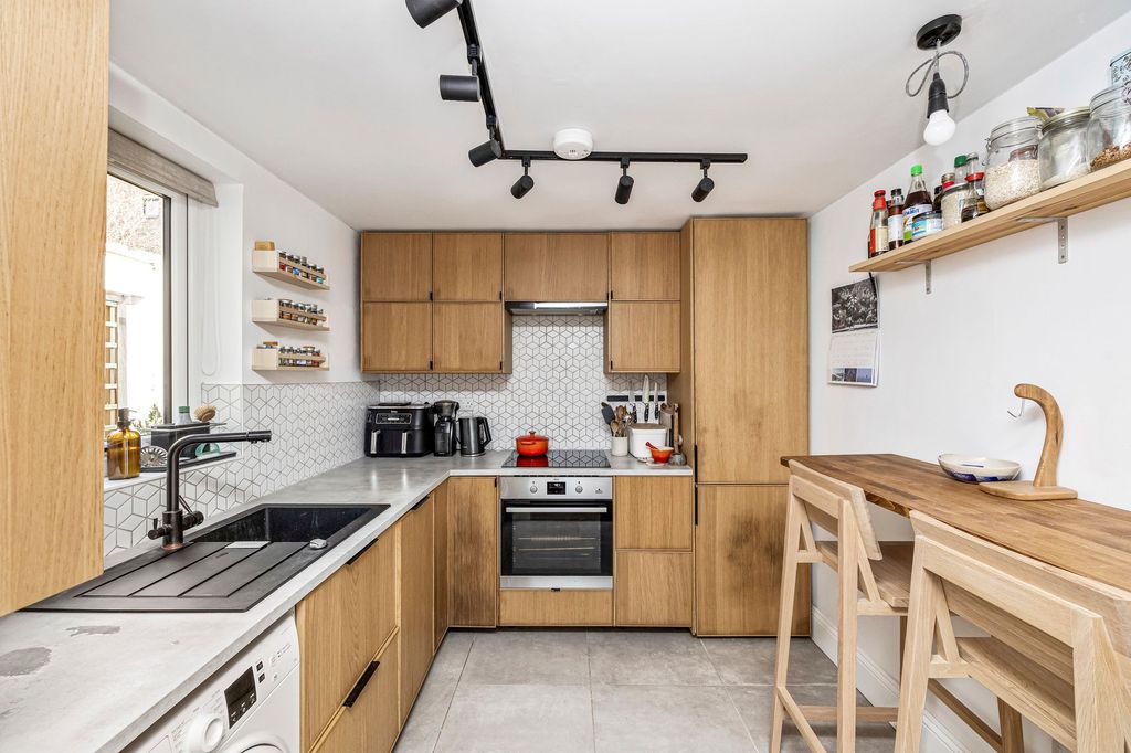 Property photo 2 of 22