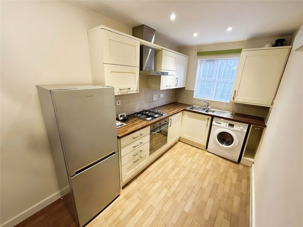 Property photo 2 of 11 Kitchen