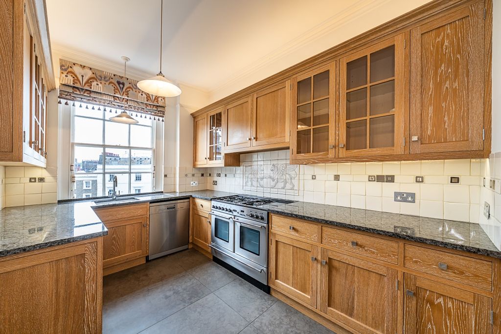 Property photo 3 of 36 Flatt-E-65-Warwic...