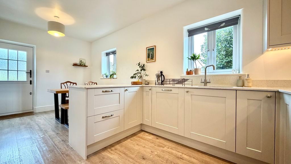 Property photo 3 of 18 Kitchen