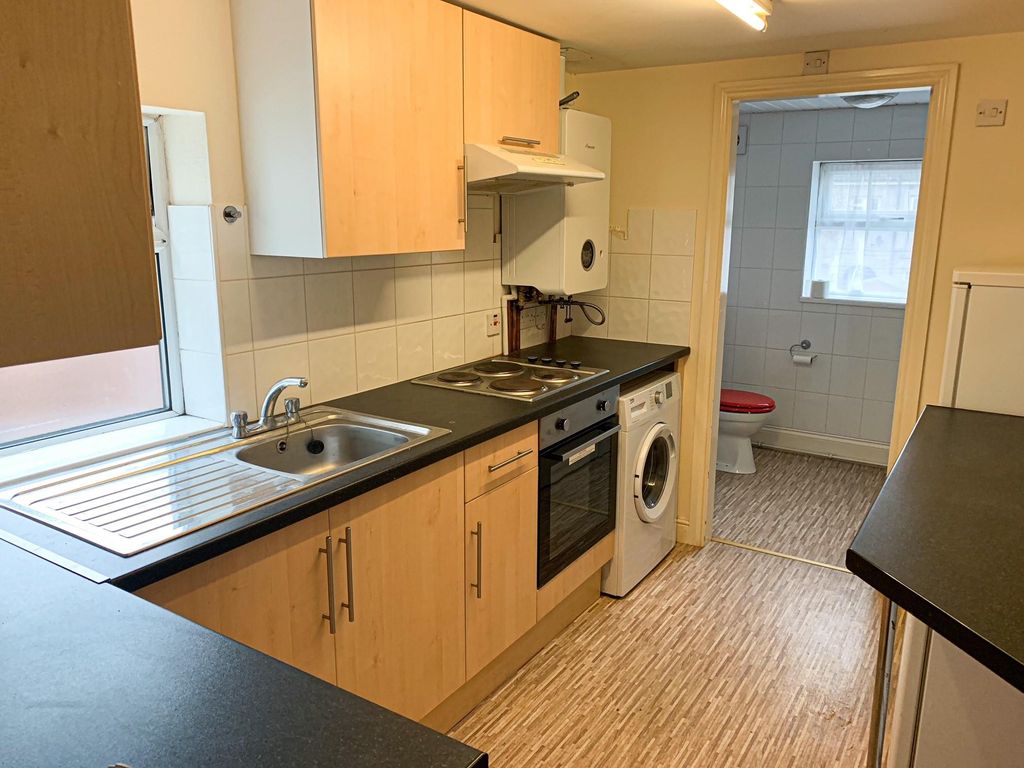Property photo 3 of 7 Kitchen