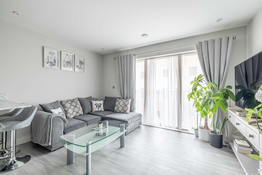 Property photo 3 of 8 Photo 8