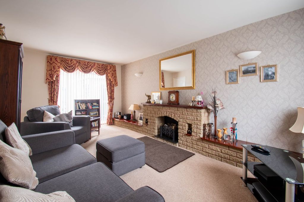 Property photo 2 of 21 Picture No. 11