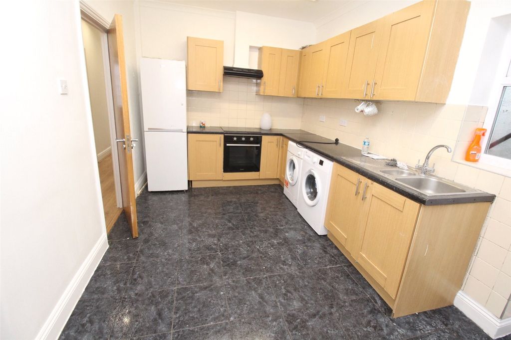 Property photo 2 of 12 Picture No. 04