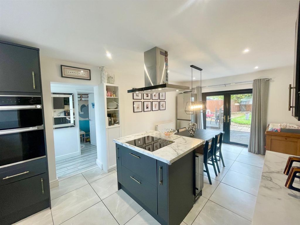 Property photo 2 of 16 Kitchen Diner.Jpg