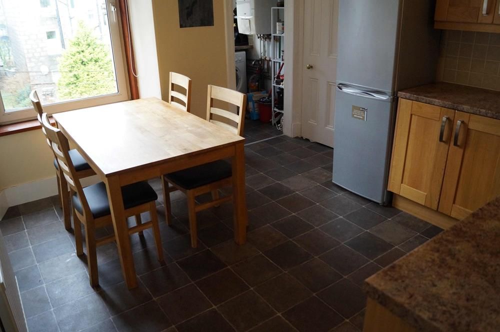 Property photo 2 of 6 Kitchen