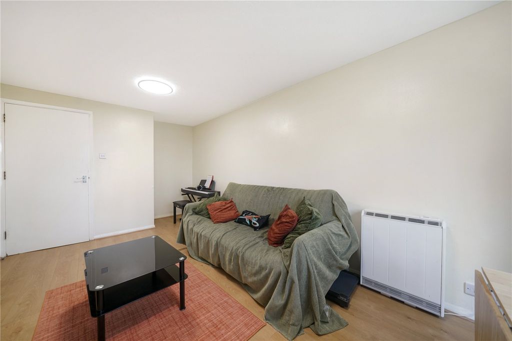 Property photo 2 of 16 Picture No. 11