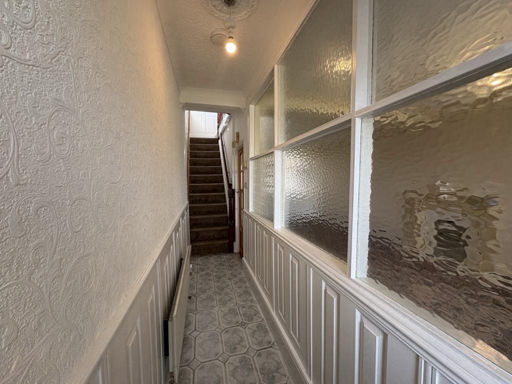 Property photo 2 of 11 Entrance Hall