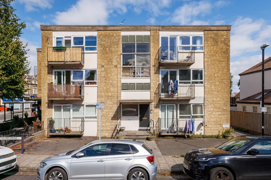 Property photo 2 of 12 5 Holmes Court-19.Jpg