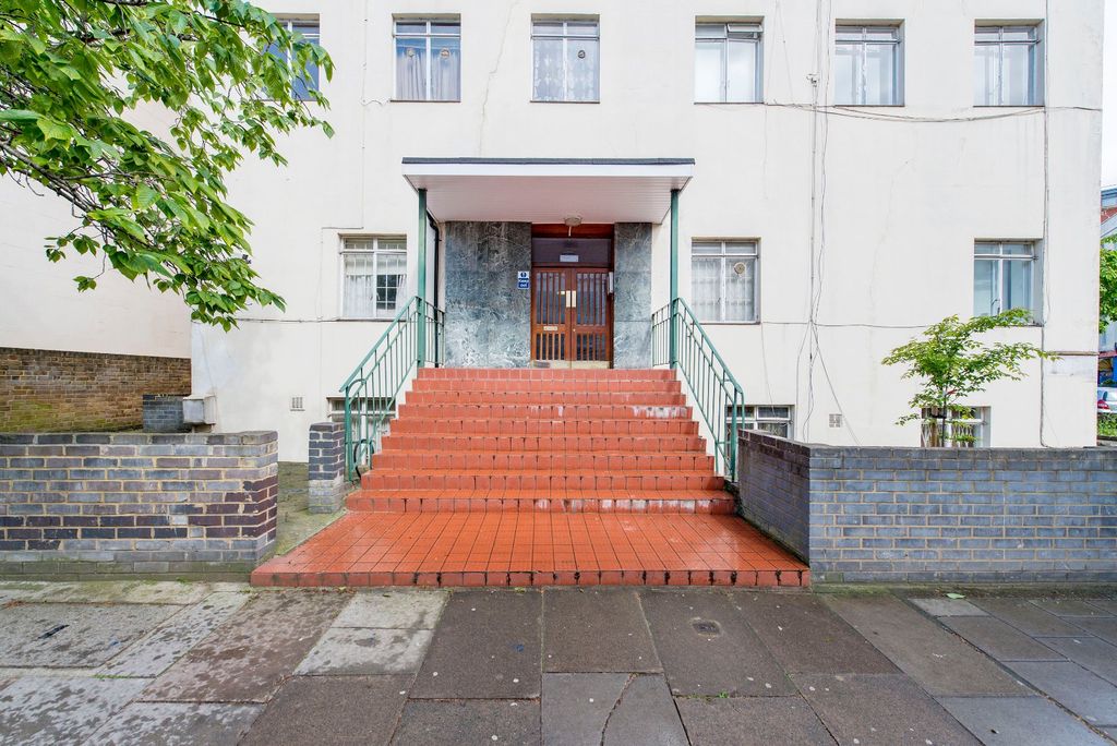 Property photo 2 of 2 External