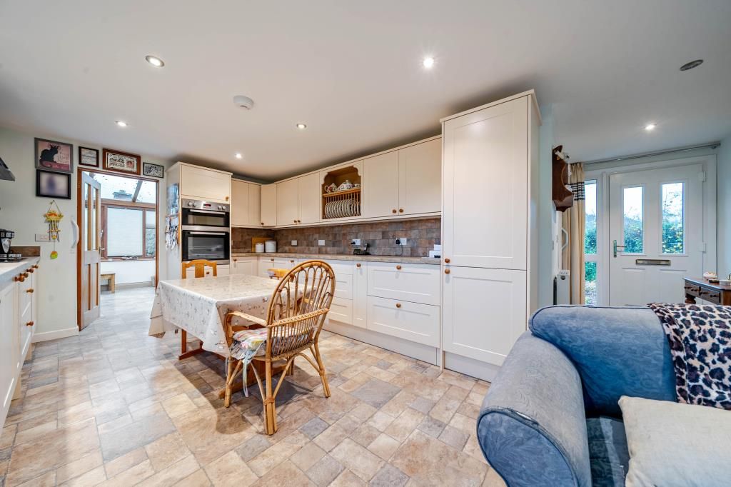 Property photo 2 of 21 Kitchen