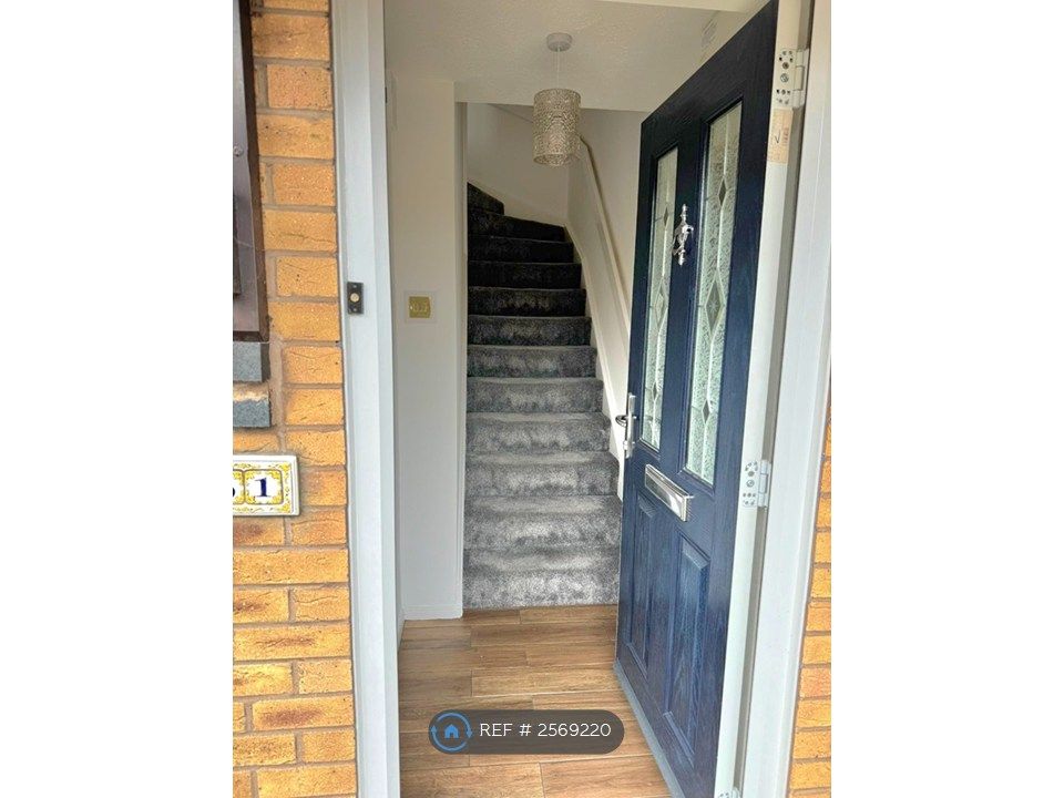 Property photo 2 of 12 Entrance Hall
