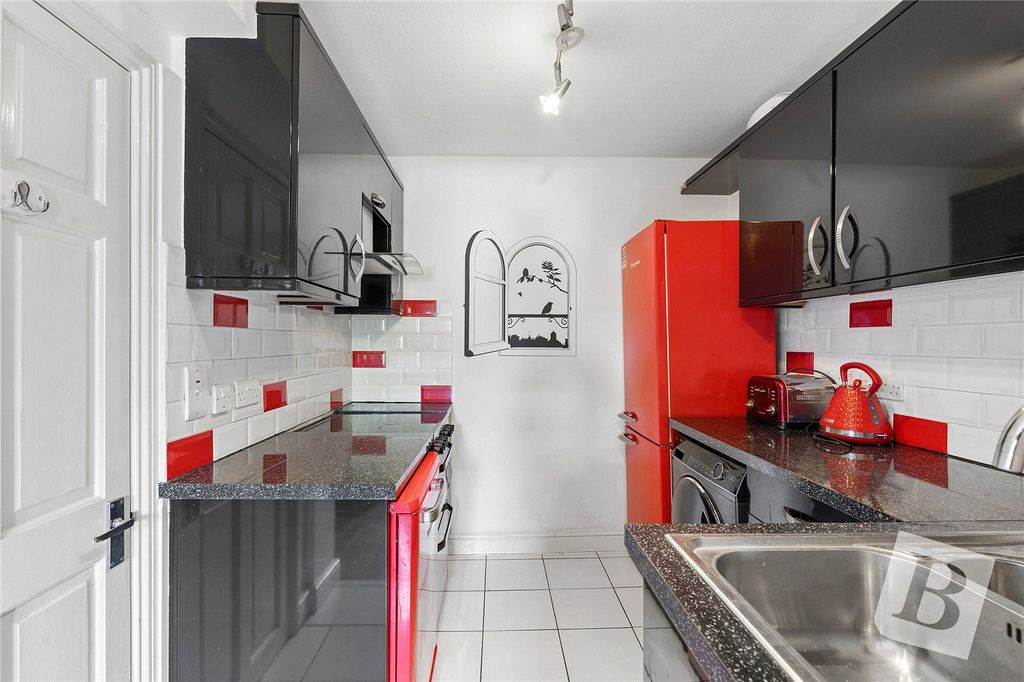 Property photo 2 of 17 Kitchen
