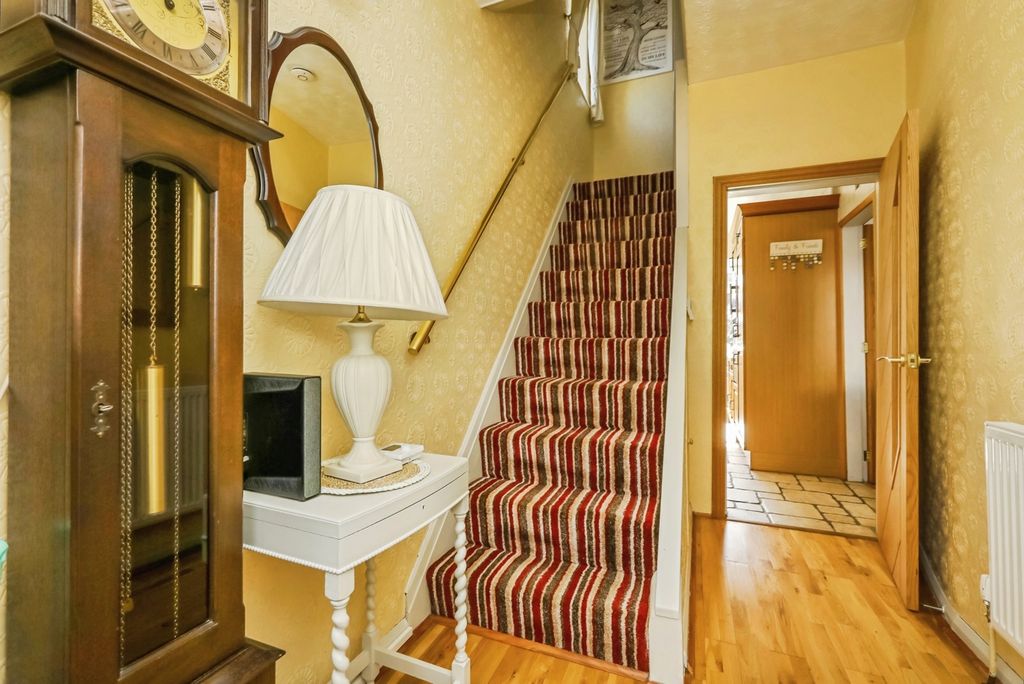 Property photo 3 of 34 Pbox-Img.Jpg