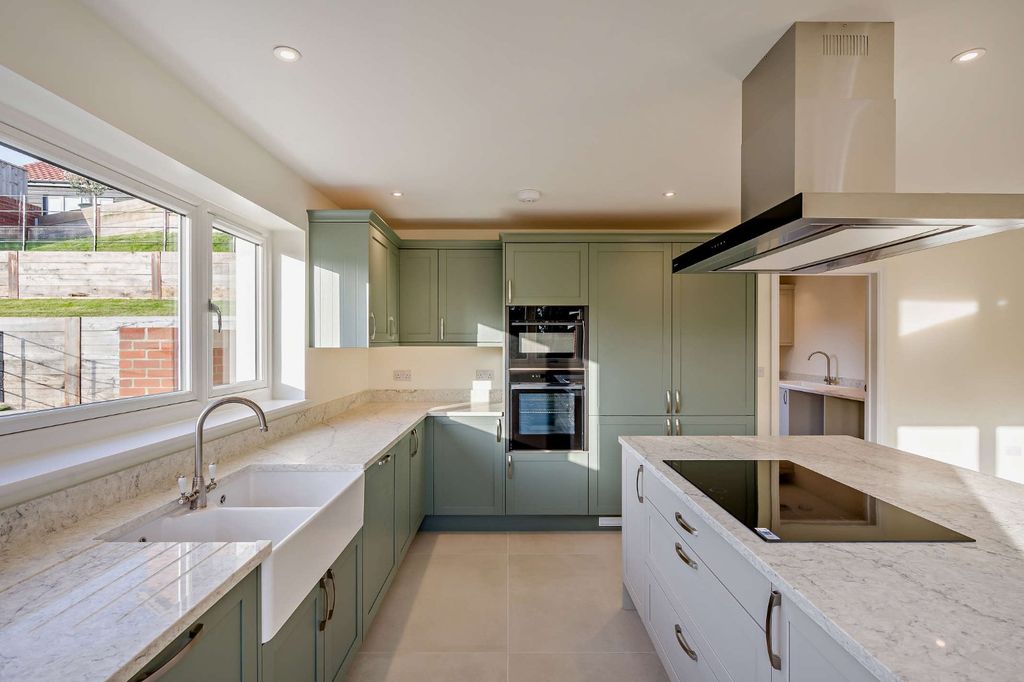 Property photo 2 of 11 Picture No. 08